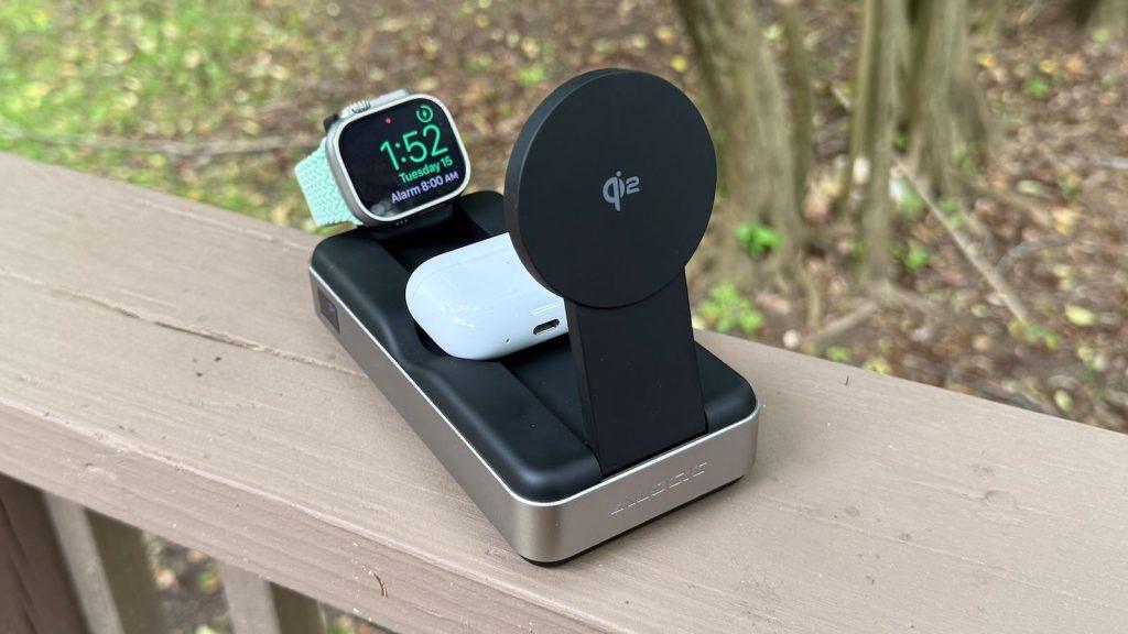 alogic-roam-watch-airpods