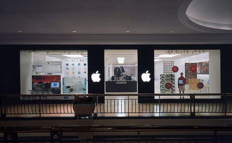 apple tysons corner black front